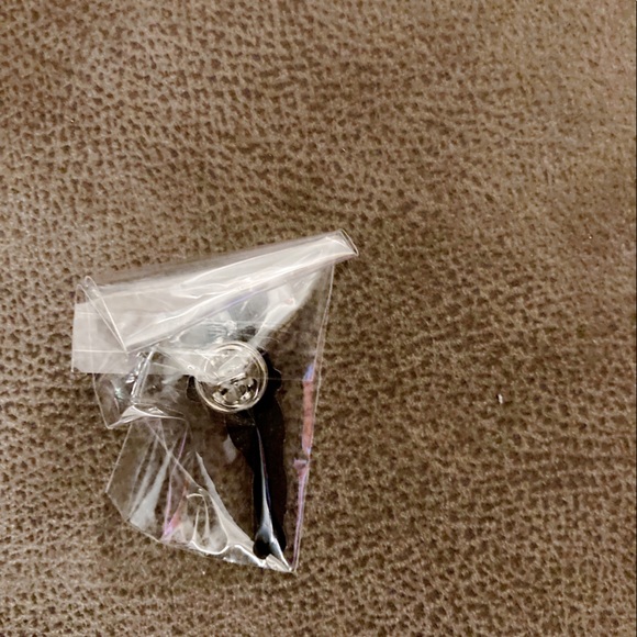 Women’s Pin - Picture 2 of 3